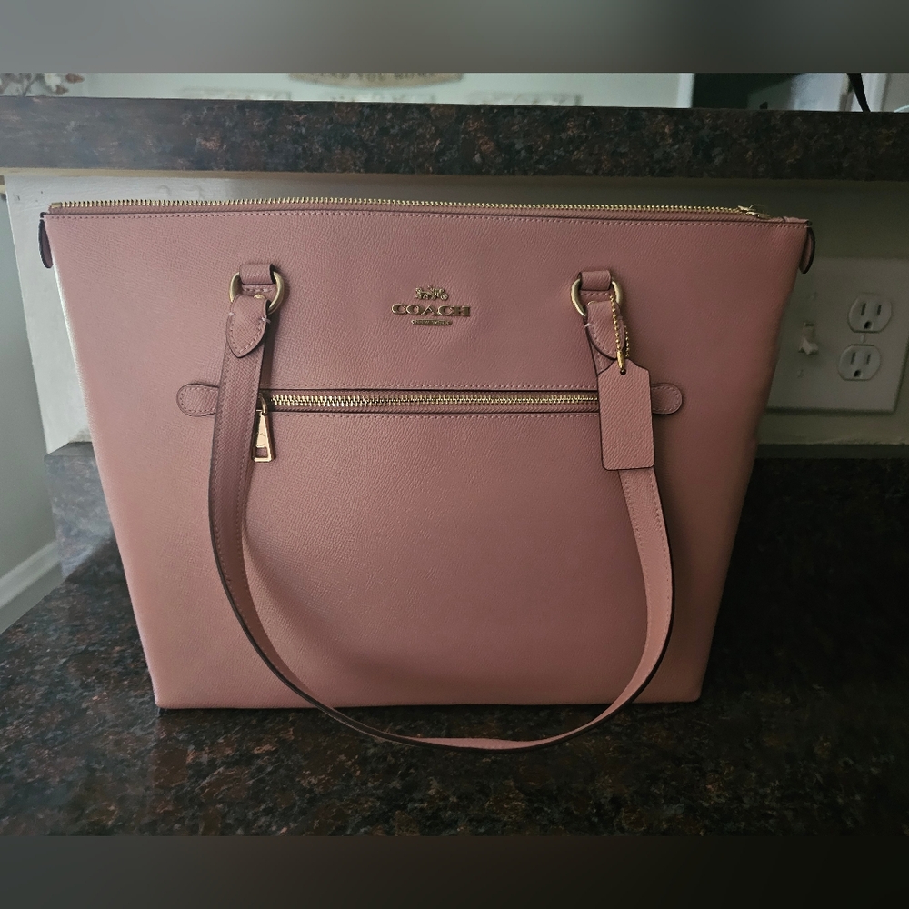 Coach Gallery Tote - Picture 14 of 16